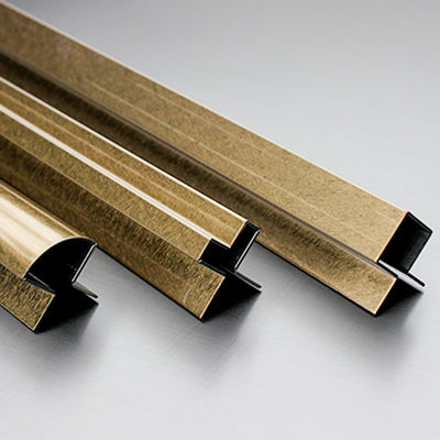El borde de acero inoxidable de la teja 201 304 arregla el ajuste inoxidable del piso de acero del oro decorativo del espejo