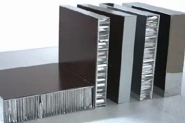 Buen precio El panel de aluminio Canadá 10m m 12m m 20m m del panal de la resistencia de humedad en línea